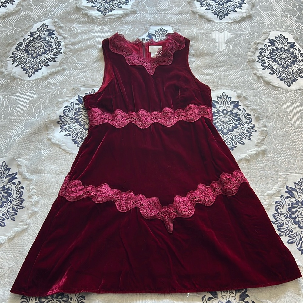 Burgundy red velour material. Never worn/ No tag